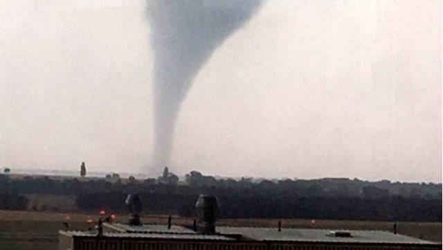 Крупный град и торнадо атаковали Вену: появились фото Крупный град и торнадо атаковали Вену: появились фото