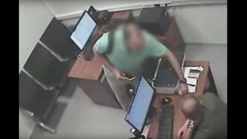 "Возьмите помощь": сириец пытался подкупить украинского пограничника "Возьмите помощь": сириец пытался подкупить украинского пограничника