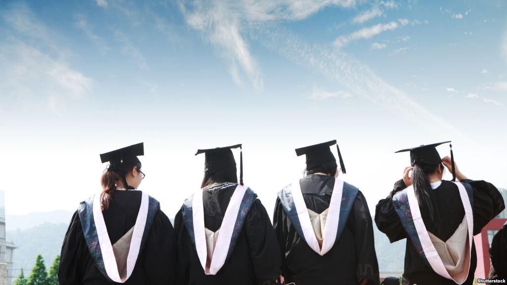 Кабмін скоротив кількість державних місць для навчання у ВНЗ Кабмін скоротив кількість державних місць для навчання у ВНЗ