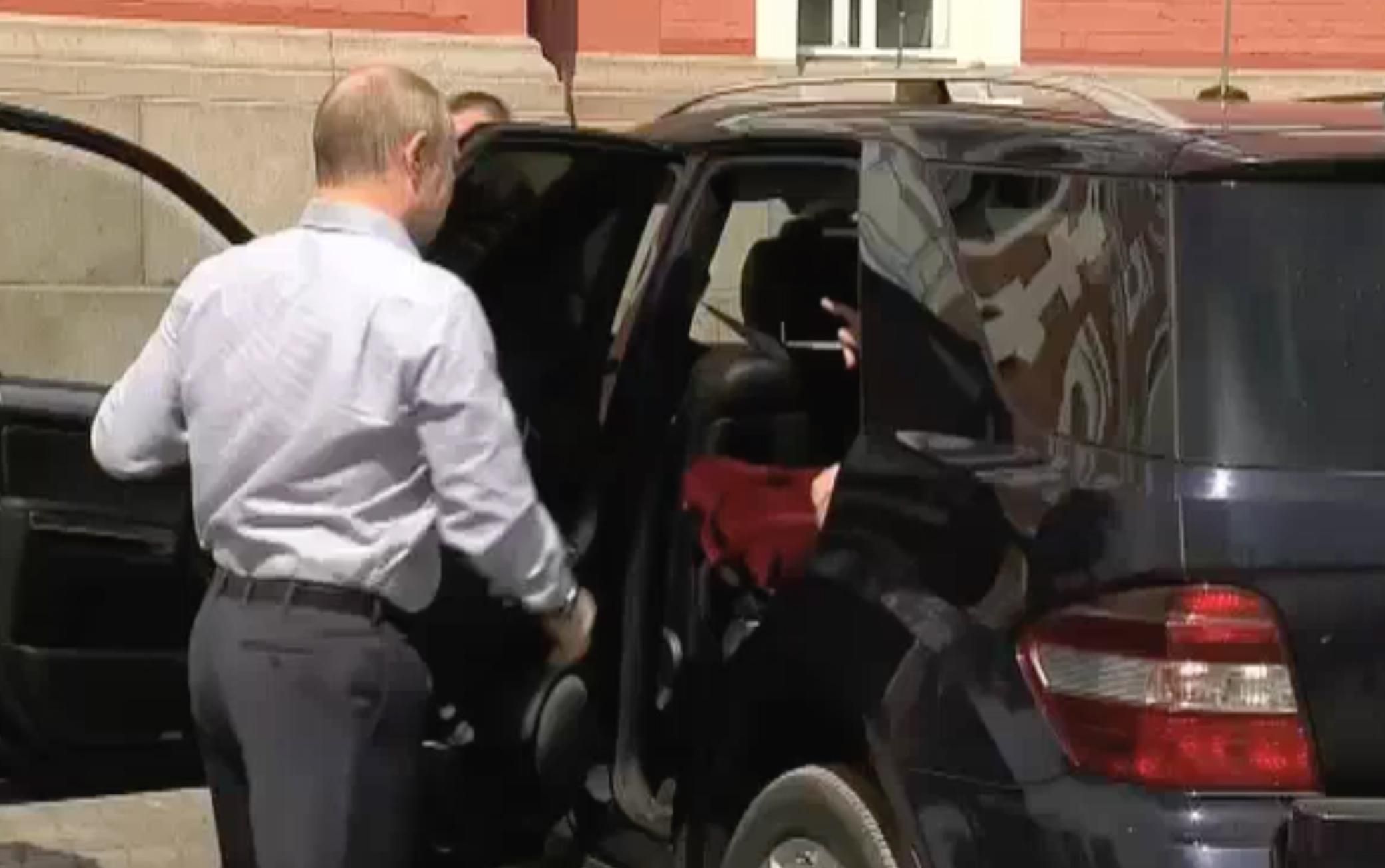 Путина "засекли" в компании неизвестной спутницы, – российские СМИ Путина "засекли" в компании неизвестной спутницы, – российские СМИ