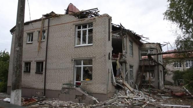Террористы цинично минами обстреляли жилые дома в Марьинке