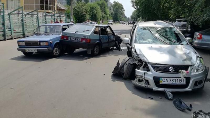 Колишній мер Умані смертельно травмувала літню жінку та переламала ноги військовим, – ЗМІ Колишній мер Умані смертельно травмувала літню жінку та переламала ноги військовим, – ЗМІ