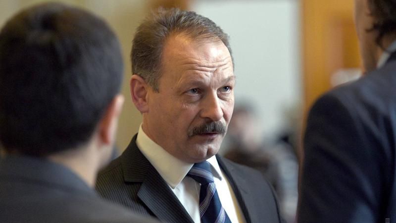 Барну закидали яйцями біля Ради: фото Барну закидали яйцями біля Ради: фото