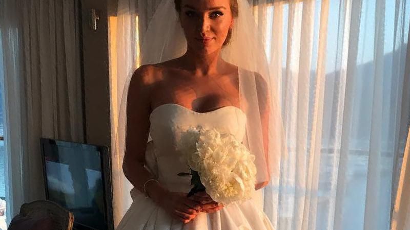 Донька Добкіна похизувалася весільною сукнею за 230 тисяч гривень: з'явилися фото 