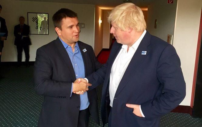 Главы МИД Великобритании и Украины: Международное сообщество должно защищать европейскую страну Главы МИД Великобритании и Украины: Международное сообщество должно защищать европейскую страну