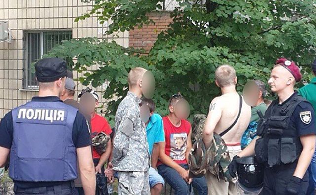 Невідомі в Києві прикидалися учасниками АТО: проплачених активістів затримала поліція