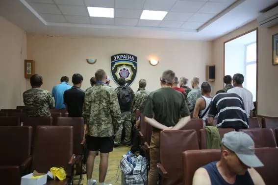 В Києві поліція затримала учасників проплаченого мітингу у формі бійців АТО