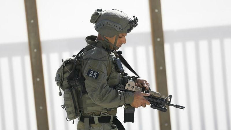 В столице Израиля неизвестные обстреляли полицейских: появились фото, видео