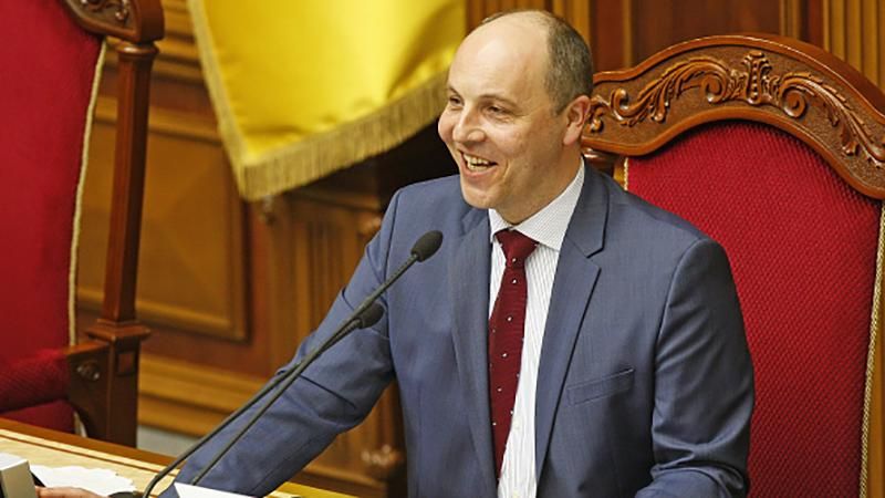 Парубий отпустил депутатов на каникулы Парубий отпустил депутатов на каникулы