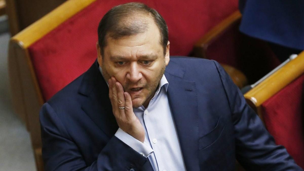 Добкін до Генпрокуратури приніс "тривожну валізку": з'явилися фото Добкін до Генпрокуратури приніс "тривожну валізку": з'явилися фото