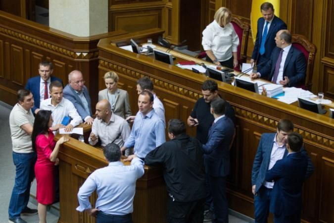 Последний забег депутатов: "апостол"Добкин, 27 миллиардов и дуля украинцам Последний забег депутатов: "апостол"Добкин, 27 миллиардов и дуля украинцам