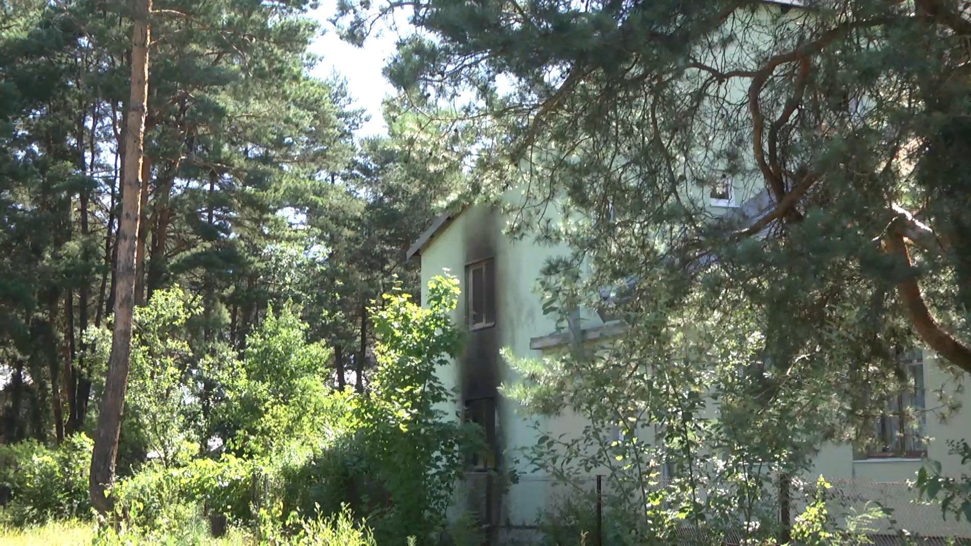 "Монастир", який закликав Путіна ввести війська в Україну, закидали коктейлями Молотова "Монастир", який закликав Путіна ввести війська в Україну, закидали коктейлями Молотова