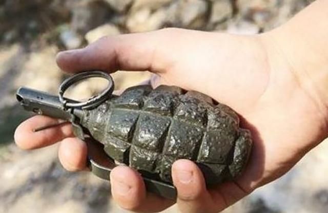 В Києві діти знайшли рюкзак із гранатою