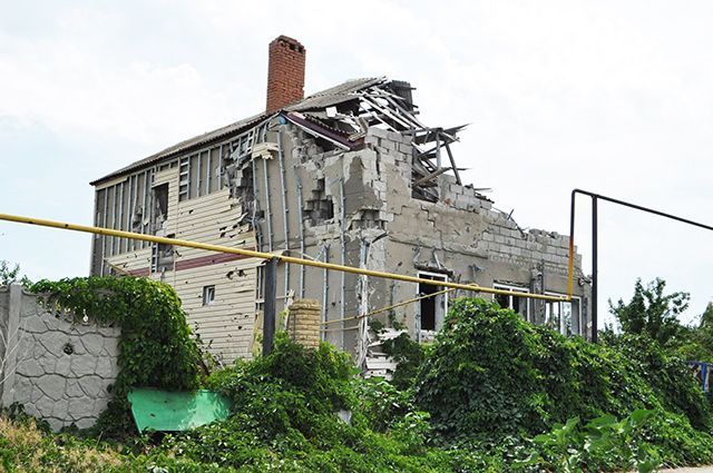 Бійці АТО розповіли про "окопну війну" бойовиків у районі Широкиного: опубліковані фото руїн Бійці АТО розповіли про "окопну війну" бойовиків у районі Широкиного: опубліковані фото руїн
