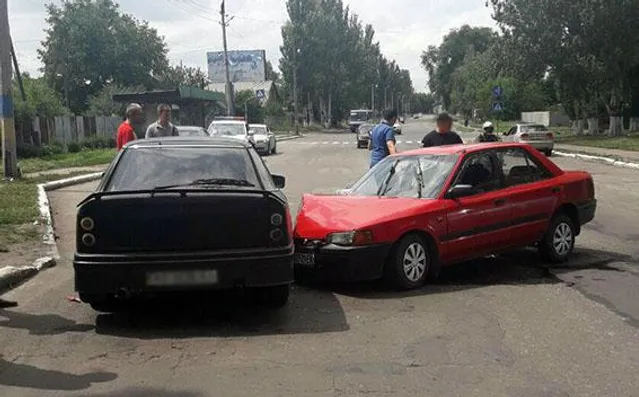Два легковики зіткнулись у Покровську Два легковики зіткнулись у Покровську