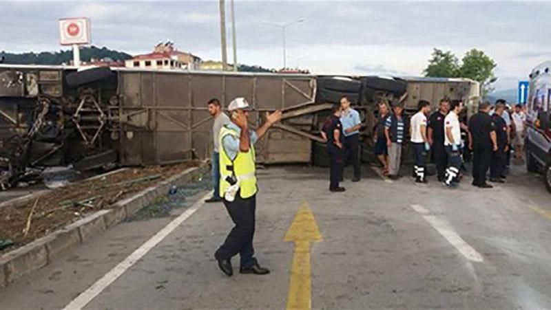 У Туреччині перекинувся автобус з дітьми, є постраждалі