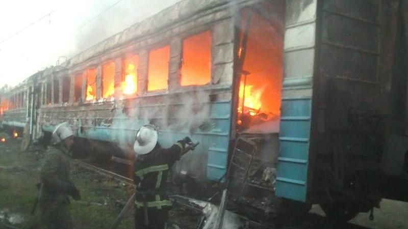 Вагон электрички дотла сгорел в Харькове: жуткие кадры