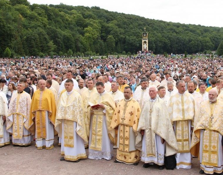 На всеукраинское паломничество в Зарваницу приехало рекордное количество паломников