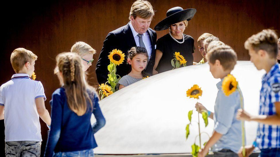 Жертв катастрофи малайзійського Boeing вшанували у Нідерландах Жертв катастрофи малайзійського Boeing вшанували у Нідерландах