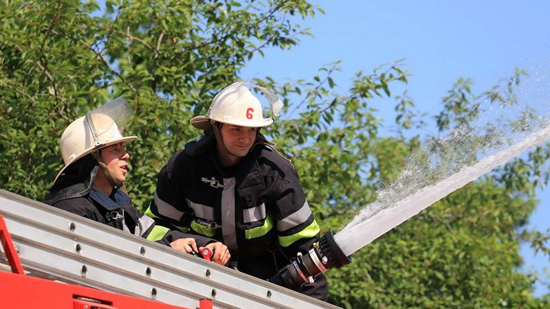 На военном полигоне во время учений произошел пожар: На военном полигоне во время учений произошел пожар: