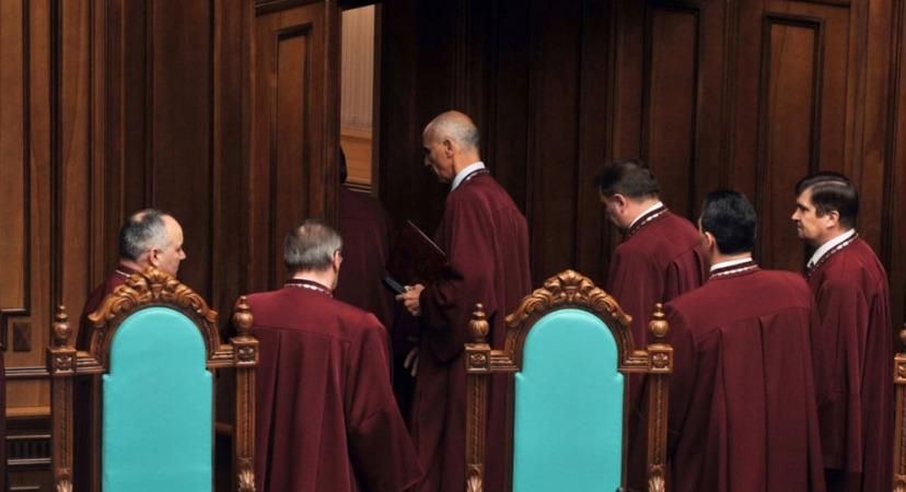 У Конституційному суді місяць нікого не буде: всі судді пішли у відпустку У Конституційному суді місяць нікого не буде: всі судді пішли у відпустку