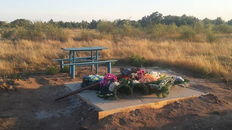 Бойца АТО, который покончил с жизнью, демонстративно похоронили на краю кладбища