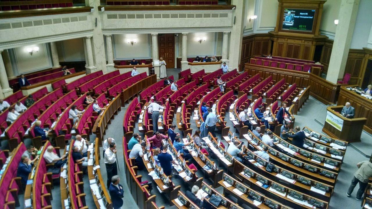 Политологи оценили работу депутатов во время 6 сессии