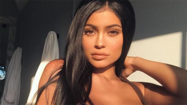 Сестра Кім Кардашян похизувалася сексуальними фото у білизні Сестра Кім Кардашян похизувалася сексуальними фото у білизні