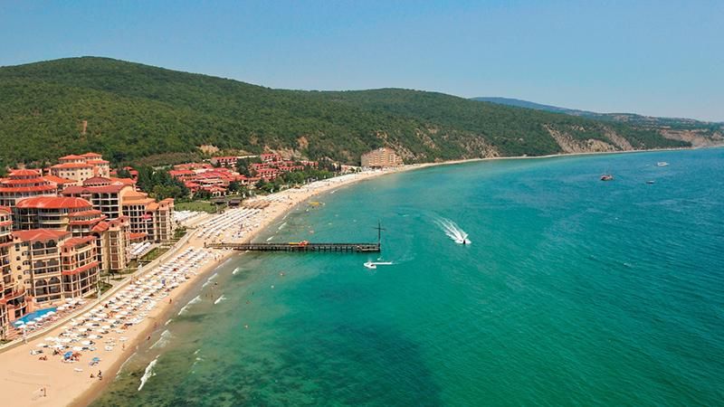 На курорті в Болгарії колишній військовий відкрив стрілянину: є поранені туристи На курорті в Болгарії колишній військовий відкрив стрілянину: є поранені туристи