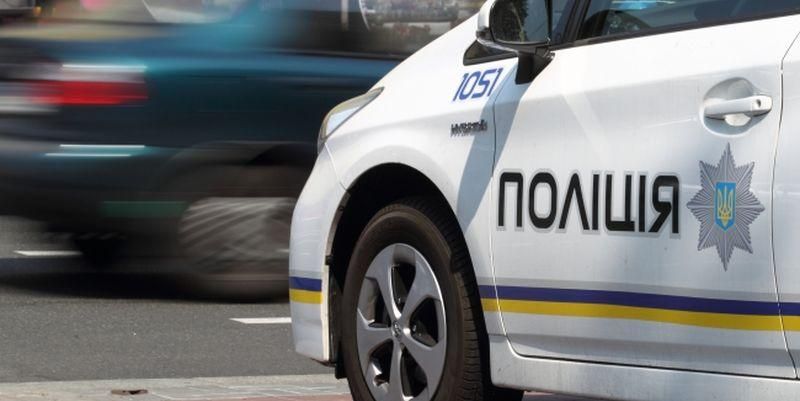 Вантажівка на швидкості зіткнулась з машиною поліції у Києві 
