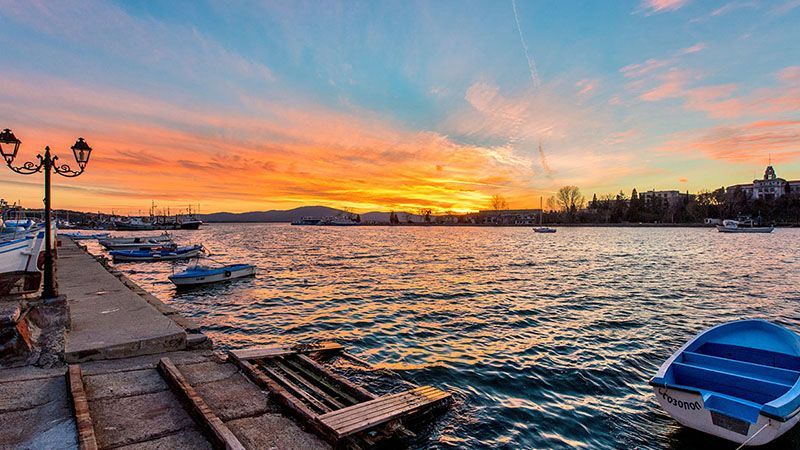 Російські туристи спаплюжили каплицю в Болгарії: з'явилося фото Російські туристи спаплюжили каплицю в Болгарії: з'явилося фото