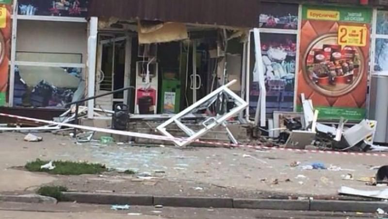 Банкомат "Приватбанка" грабители взорвали под Харьковом Банкомат "Приватбанка" грабители взорвали под Харьковом