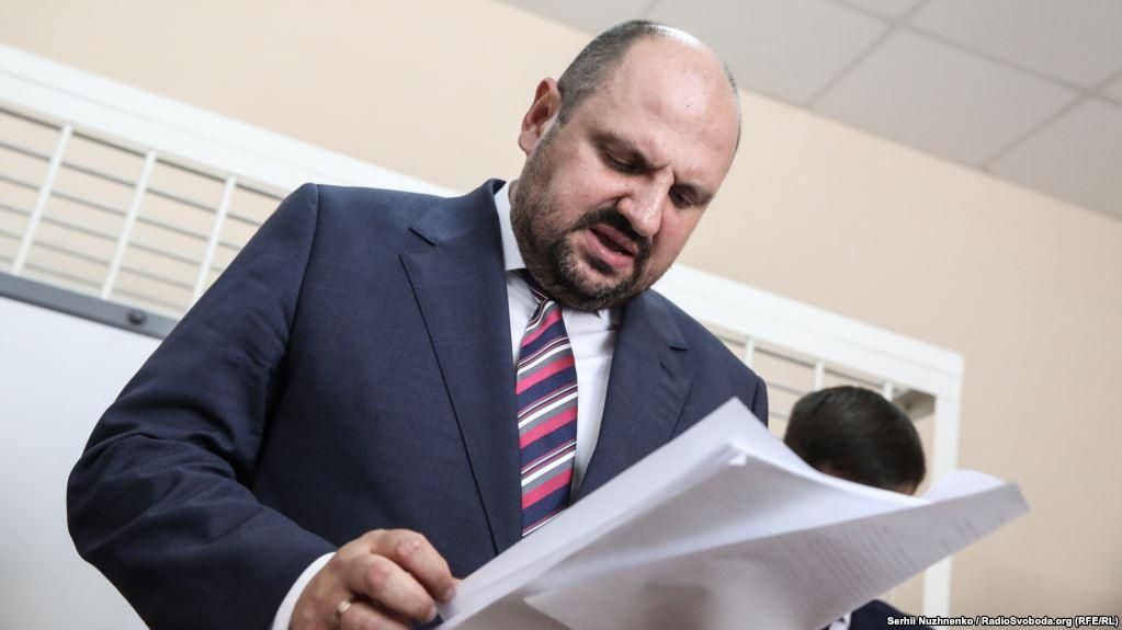 На Розенблата надели электронный браслет На Розенблата надели электронный браслет