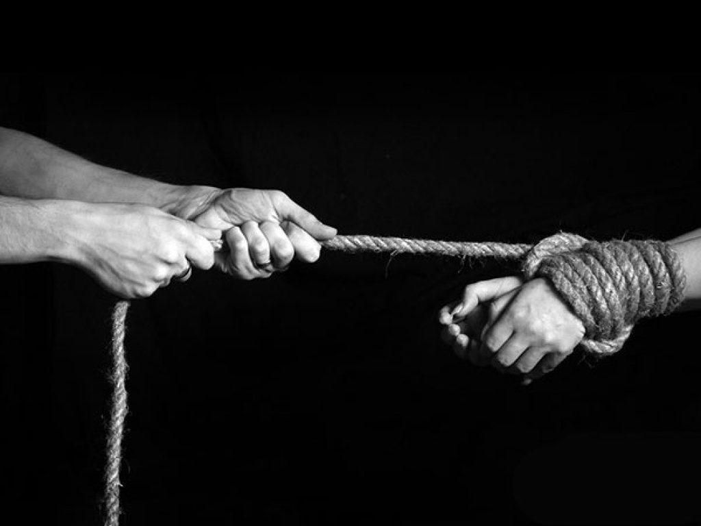 Правоохоронці викрили міжнародний канал торгівлі людьми на Дніпропетровщині Правоохоронці викрили міжнародний канал торгівлі людьми на Дніпропетровщині