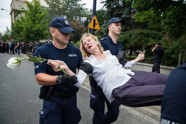 Протести у Польщі (Варшава, 20 липня 2017 року) Протести у Польщі (Варшава, 20 липня 2017 року)