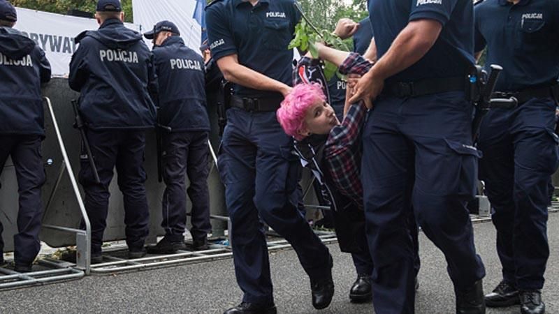 Протесты в Польше: полиция оштрафовала более полсотни активистов