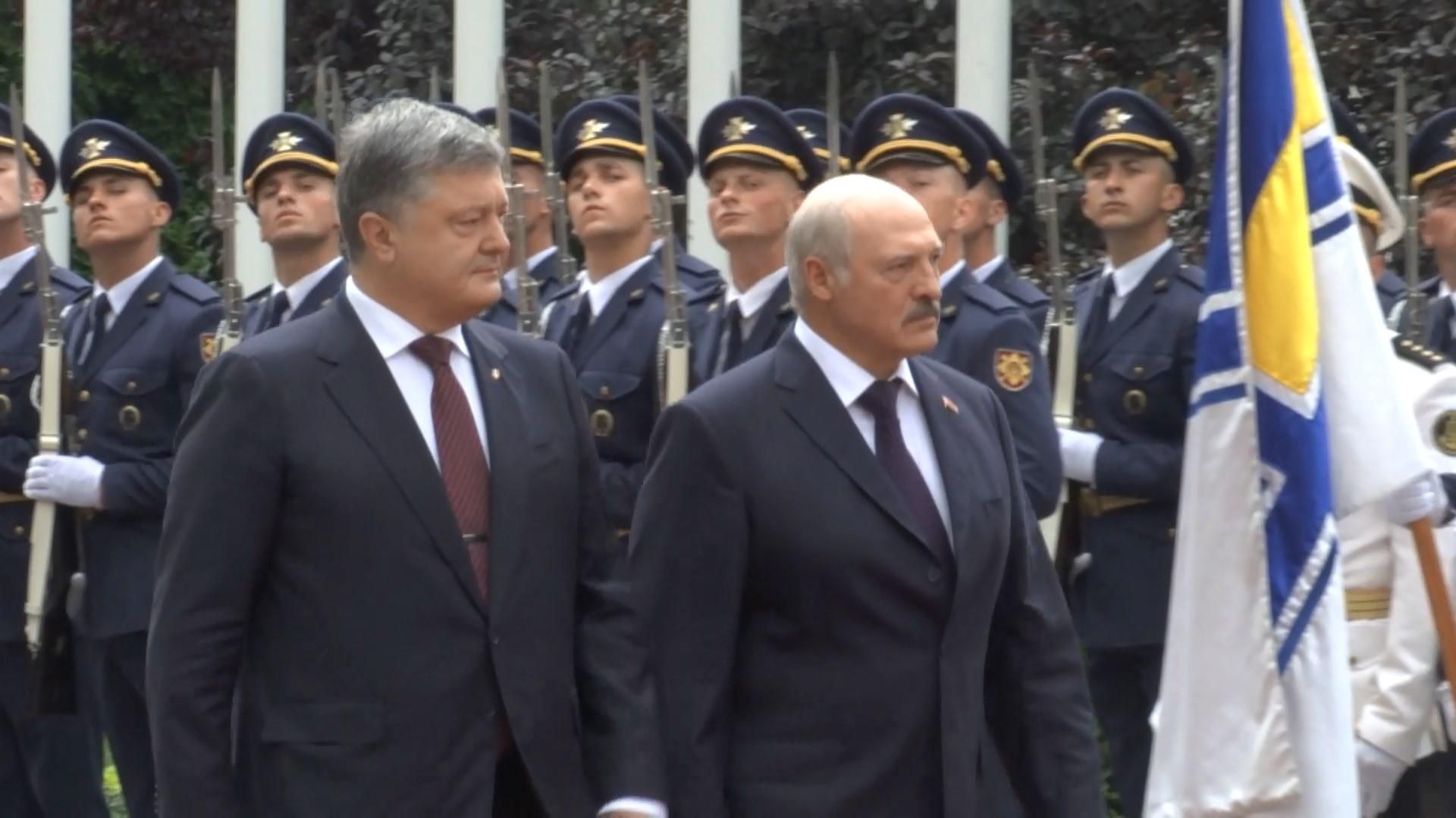 Візит Лукашенка до Києва: від втрати свідомості до голих грудей