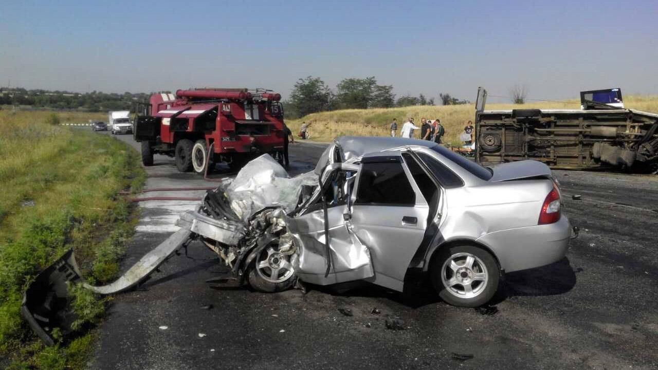 На Запорожье автомобиль протаранил маршрутку, полную пассажиров: много пострадавших и погибших На Запорожье автомобиль протаранил маршрутку, полную пассажиров: много пострадавших и погибших