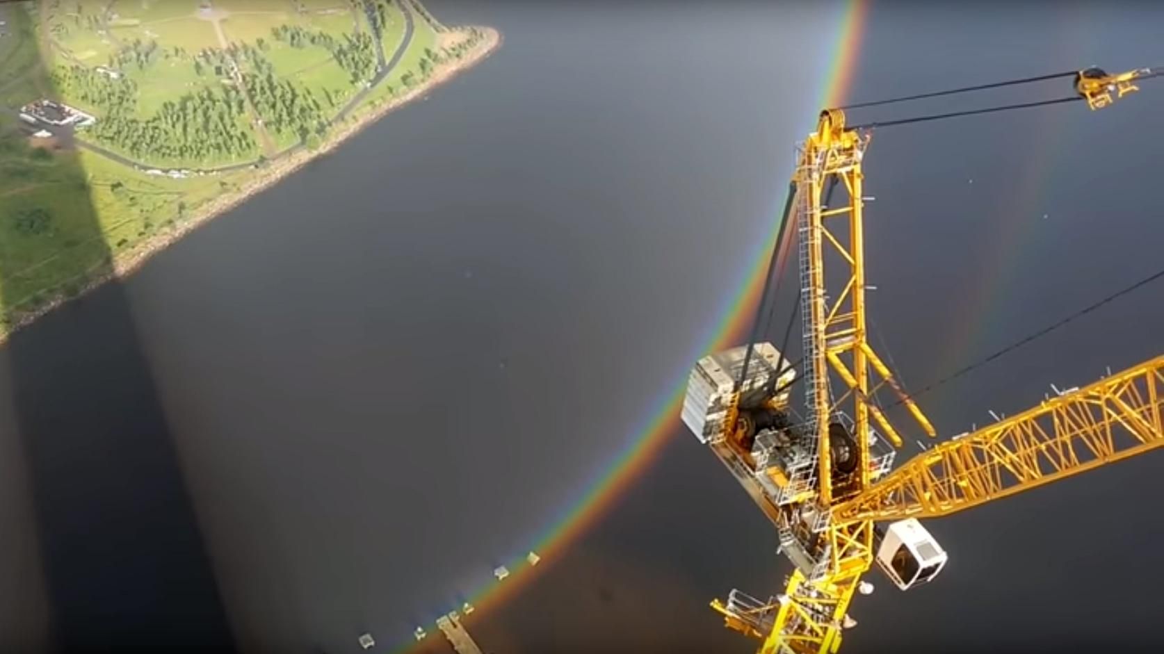 Рідкісне природне явище зняли будівельники у Росії: відео Рідкісне природне явище зняли будівельники у Росії: відео