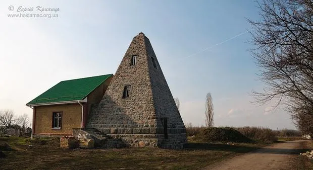 Піраміда в Комендантівці