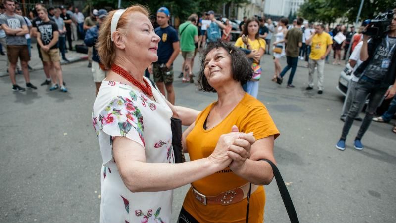 Бабусі влаштували протест "за цирк з тваринами": не обійшлось без штовханини Бабусі влаштували протест "за цирк з тваринами": не обійшлось без штовханини