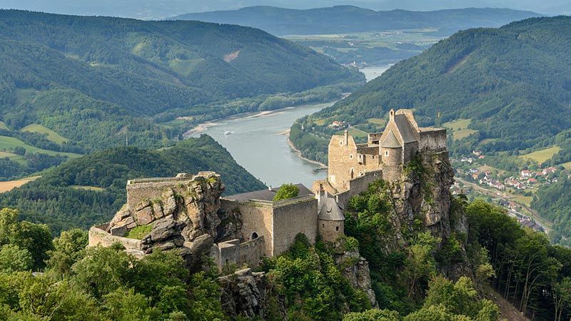 На Дунаї загорілося пасажирське судно: є постраждалі На Дунаї загорілося пасажирське судно: є постраждалі