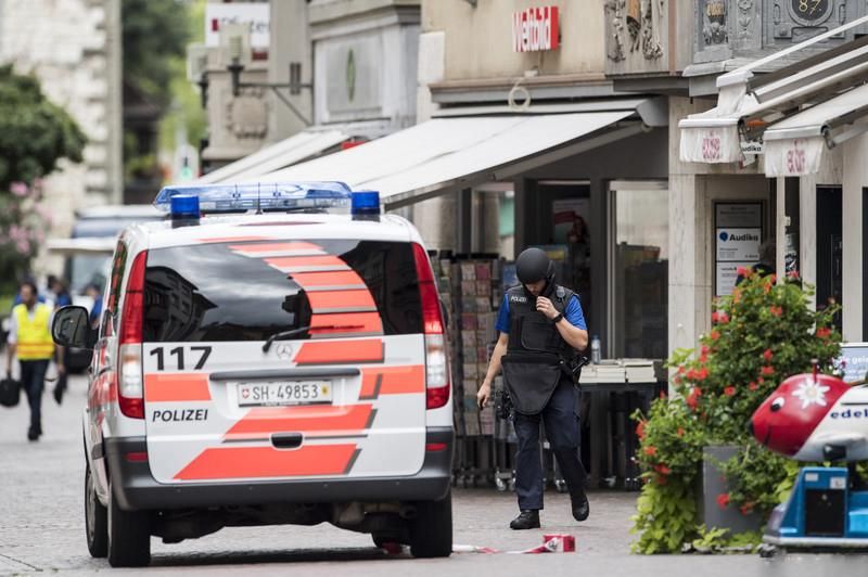 Напад з бензопилою в Швейцарії: поліція показала фото ймовірного нападника 
