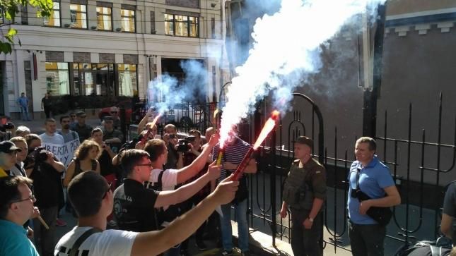 В Киеве скандировали за освобождение нацгвардейца Маркива: фото, видео