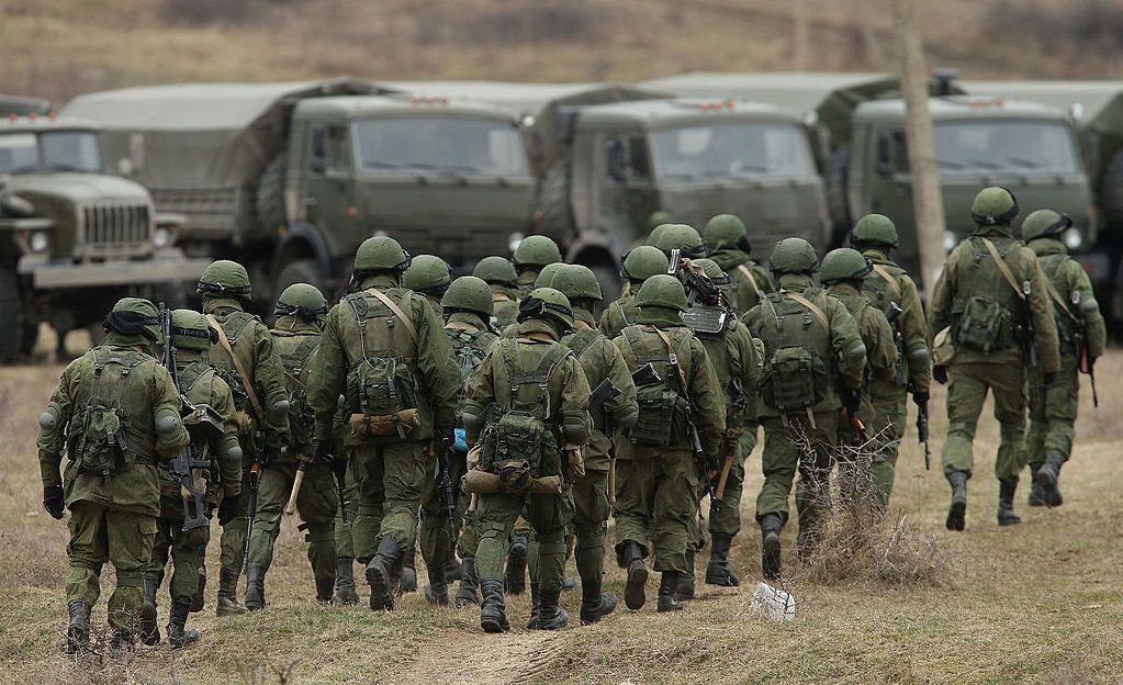 Чому Росія стягує війська до українського кордону: три версії експертів