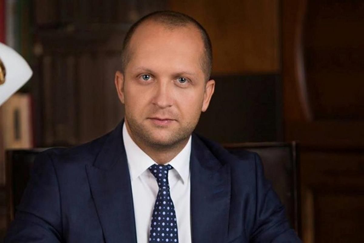 Нардеп Поляков внес залог и показал "чек" Нардеп Поляков внес залог и показал "чек"