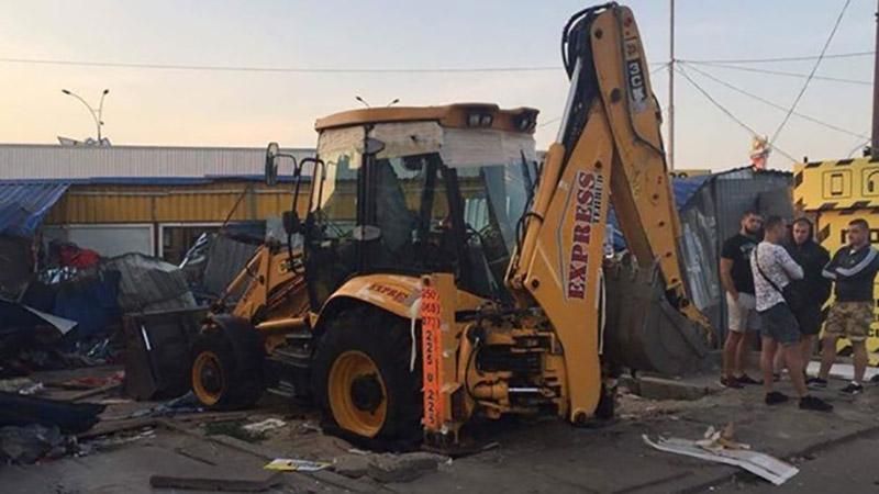 Рынок "Лесной" разнесли ночью в Киеве Рынок "Лесной" разнесли ночью в Киеве