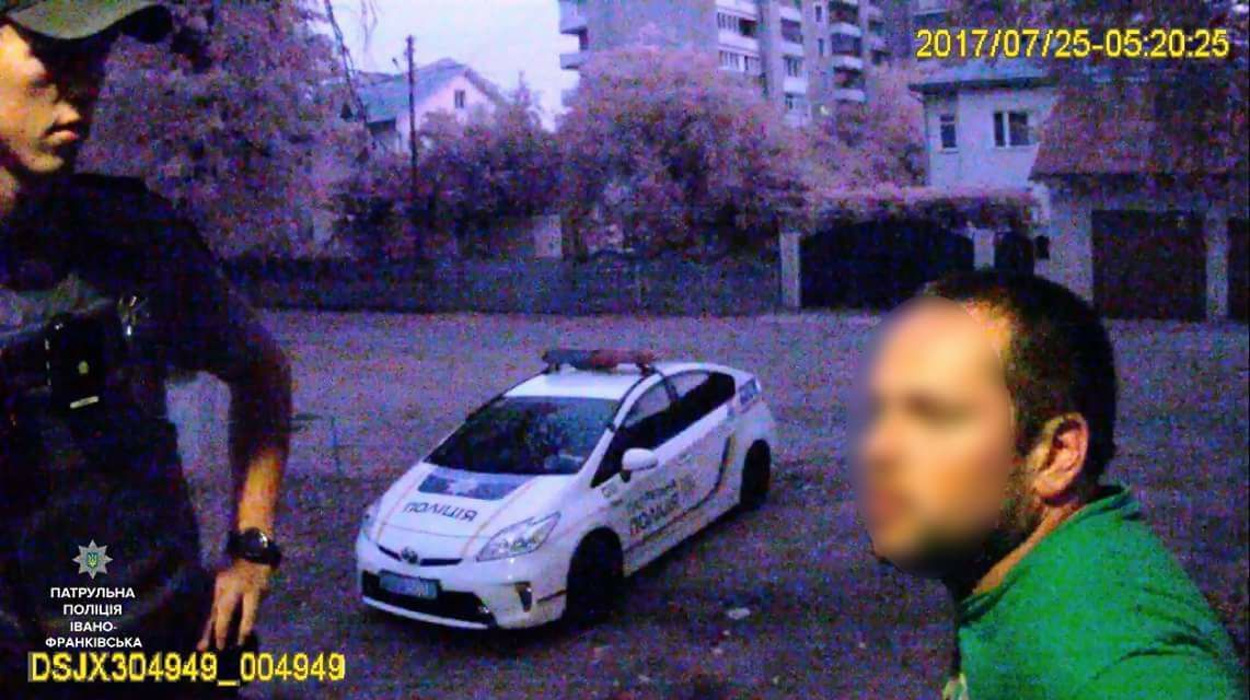 В Ивано-Франковске поймали неадекватного депутата, который кричал "Стоять, мусора!"