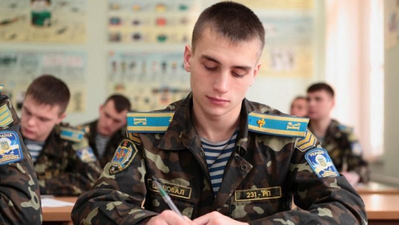 Абитуриентам продлили срок подачи документов в военные вузы Абитуриентам продлили срок подачи документов в военные вузы