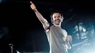 Российский актер исполнил один из хитов "Океана Эльзы": опубликовано видео